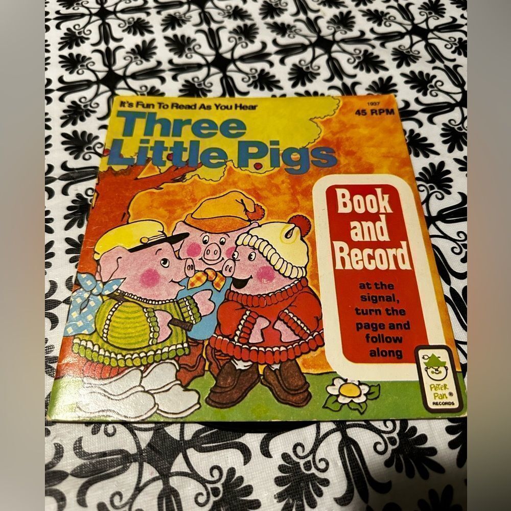 Three Little Pigs book and Recording on 45 Record